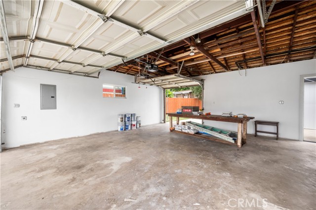 424 E Victoria Street, Rialto CA: https://media.crmls.org/medias/3570068d-0ffa-4ad6-8406-e699f80b1f58.jpg