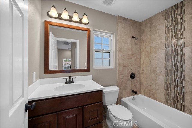 15291 Newcastle Lane, Huntington Beach CA: https://media.crmls.org/medias/3570e5d6-a47b-475c-8f51-9c585012a119.jpg