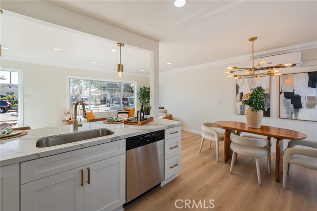 619 N Townsend Street, Santa Ana CA: https://media.crmls.org/medias/3572a5f1-c456-491d-b791-d1376a2162f0.jpg
