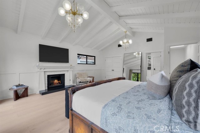 1012 10th Street, Manhattan Beach CA: https://media.crmls.org/medias/3572d3af-fe3c-4806-afb0-6a90e2384bdd.jpg