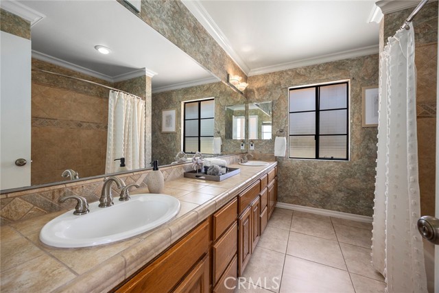 112 Morgan Ranch Road, Glendora CA: https://media.crmls.org/medias/35733093-e976-4938-a2e7-443010352325.jpg