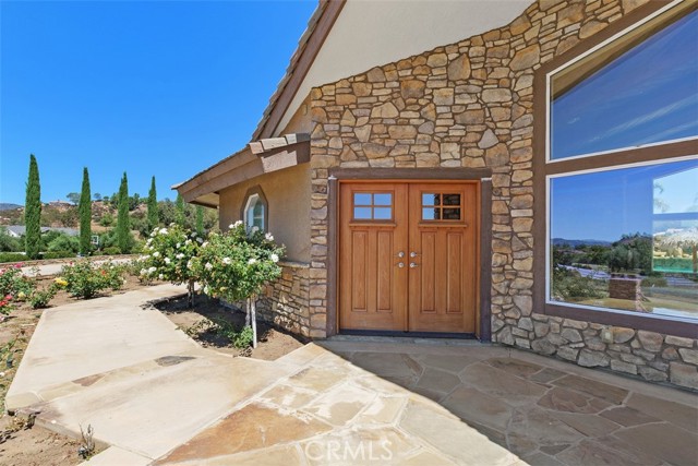 37789 Avenida La Cresta, Murrieta CA: https://media.crmls.org/medias/35740ed9-ad82-425a-9fa6-d547e0a773d4.jpg