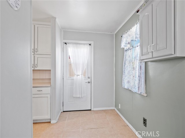 1040 Flora Street, Barstow CA: https://media.crmls.org/medias/3574425a-7c4d-4a66-b06f-e718364503ee.jpg