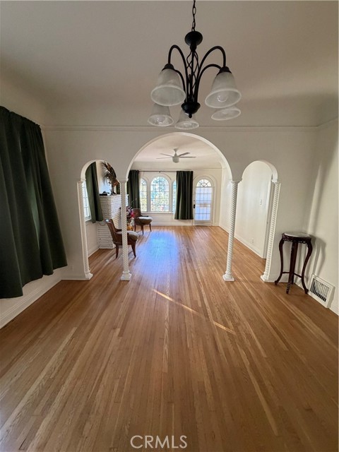 Detail Gallery Image 14 of 21 For 1731 Winona, Hollywood,  CA 90027 - 2 Beds | 1 Baths