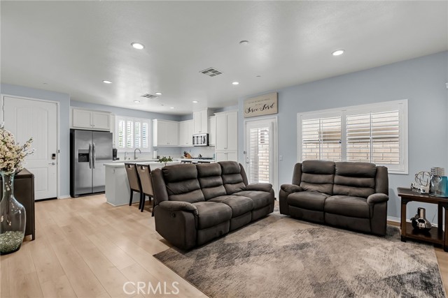 Detail Gallery Image 10 of 37 For 16064 Symphony Ln, Fontana,  CA 92336 - 4 Beds | 3 Baths