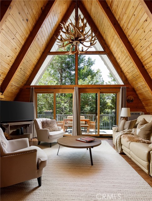 Detail Gallery Image 4 of 34 For 422 Pyramid, Lake Arrowhead,  CA 92352 - 3 Beds | 2 Baths