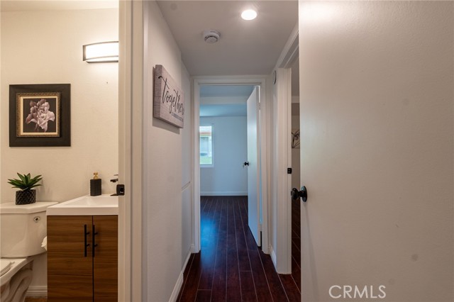 Detail Gallery Image 11 of 25 For 6155 Reseda #4,  Tarzana,  CA 91335 - 3 Beds | 2 Baths