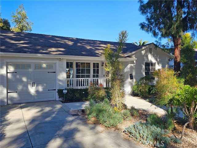 Detail Gallery Image 2 of 15 For 22045 De La Osa, Woodland Hills,  CA 91364 - 2 Beds | 2 Baths