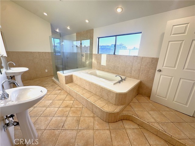 Detail Gallery Image 12 of 16 For 4226 Don Carlos Dr, Los Angeles,  CA 90008 - 4 Beds | 2/1 Baths