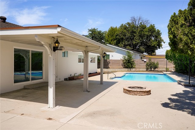 10000 Amestoy Avenue photo 21