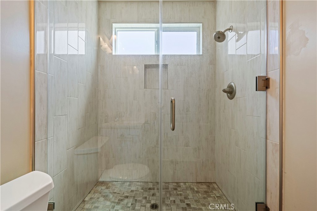 https://media.crmls.org/medias/3579e16a-abfb-4a8f-b09d-cfa123f696dd.jpg?preset=X-Large
