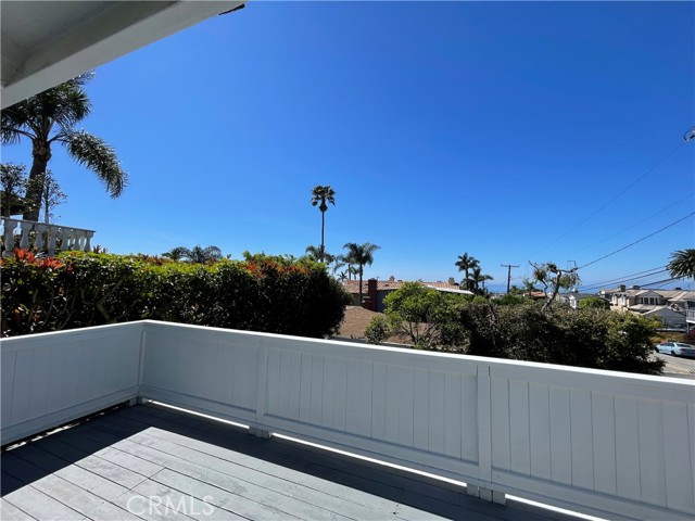 Detail Gallery Image 2 of 29 For 952 2nd. Street, Manhattan Beach,  CA 90266 - 5 Beds | 3 Baths