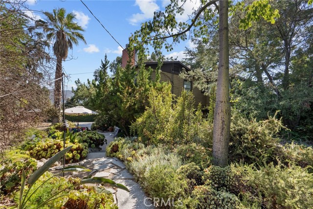 10025 Covert Avenue, Tujunga CA: https://media.crmls.org/medias/357a657b-9baf-42db-bcae-e55166de2f8f.jpg