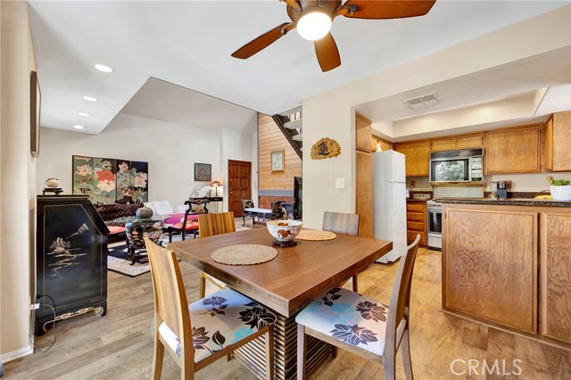 Detail Gallery Image 15 of 47 For 456 E San Jose Ave #B,  Burbank,  CA 91501 - 2 Beds | 2 Baths