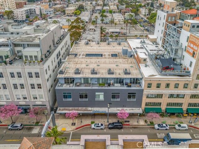 433 Pine Avenue, Long Beach CA: https://media.crmls.org/medias/357cea45-adcf-4ab2-9439-5b14440b1306.jpg