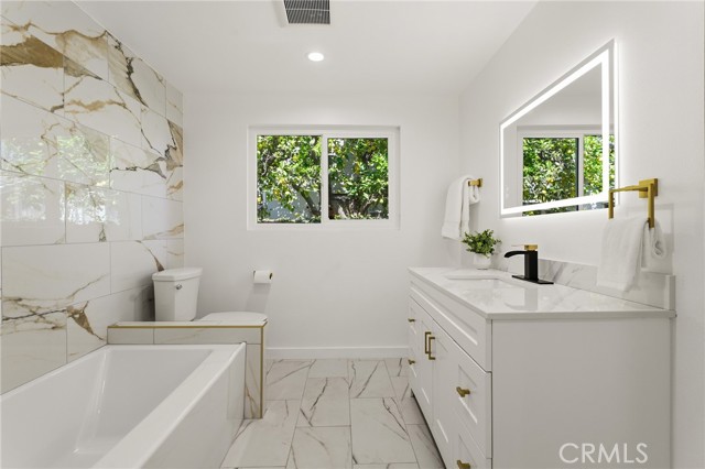 Detail Gallery Image 33 of 51 For 6539 Noble Avenue, Van Nuys,  CA 91411 - 4 Beds | 4 Baths