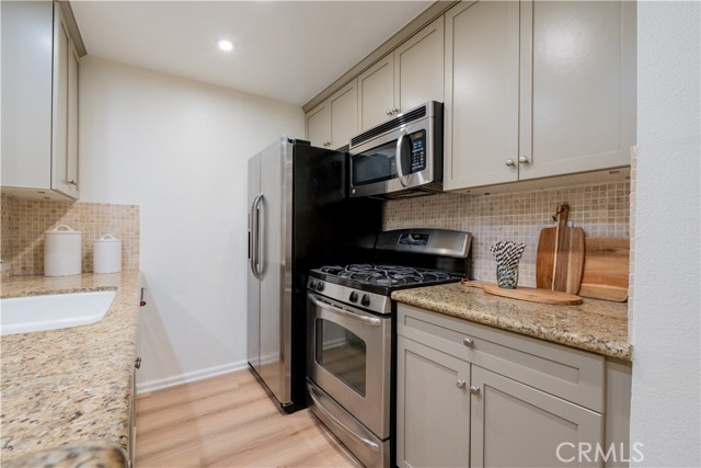 Detail Gallery Image 9 of 46 For 7320 Hawthorn Ave #111,  Los Angeles,  CA 90046 - 2 Beds | 2 Baths