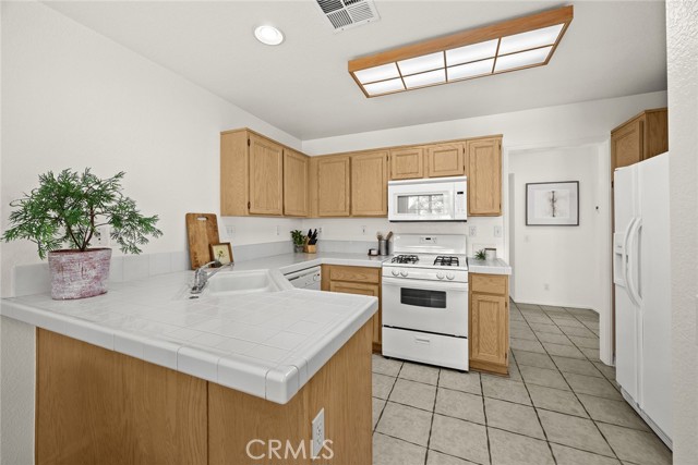 Detail Gallery Image 6 of 26 For 11273 Terra Vista Pkwy #B,  Rancho Cucamonga,  CA 91730 - 3 Beds | 3 Baths