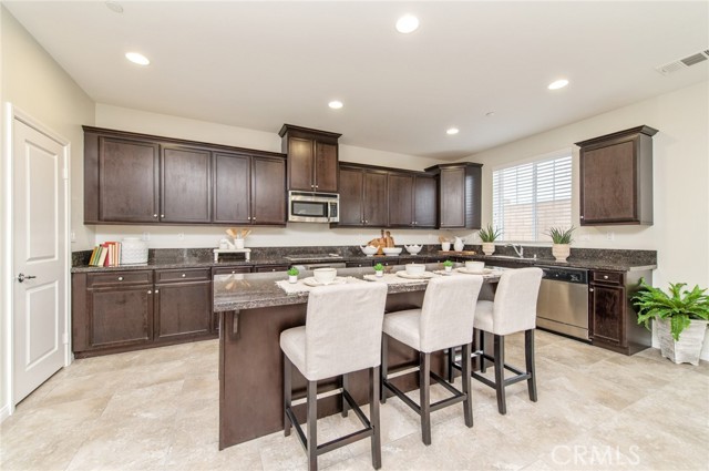 Detail Gallery Image 7 of 47 For 7114 Beckett Field, Corona,  CA 92880 - 3 Beds | 3 Baths