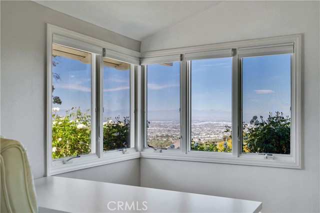 13 Buggy Whip Drive, Rolling Hills CA: https://media.crmls.org/medias/358043c0-5bee-43f0-b18e-79454b541001.jpg