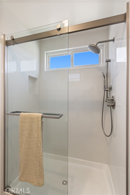 21292 Bulkhead Circle, Huntington Beach CA: https://media.crmls.org/medias/35808310-b5e5-4760-ab5b-76c1b7b16ef2.jpg