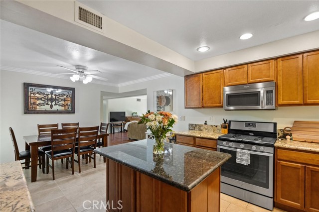 Detail Gallery Image 9 of 22 For 23538 Adamsboro Dr, Newhall,  CA 91321 - 4 Beds | 2 Baths