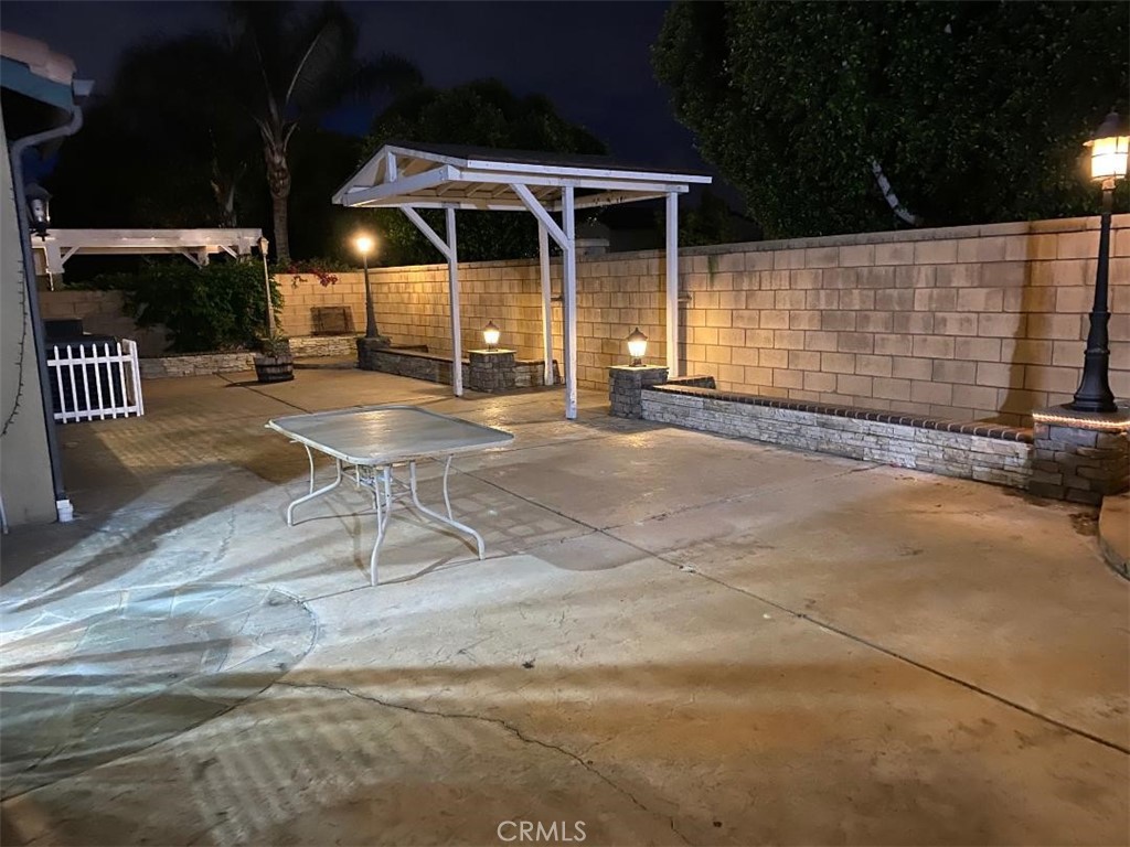 https://media.crmls.org/medias/35829b89-568a-455e-a176-b3cd3994fd6a.jpg?preset=X-Large