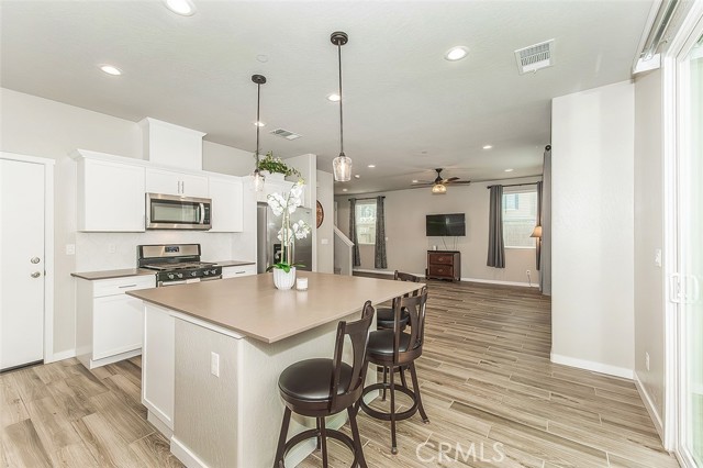 Detail Gallery Image 15 of 39 For 4085 N Sandrini, Fresno,  CA 93723 - 3 Beds | 2/1 Baths