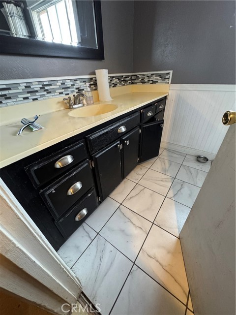 Detail Gallery Image 8 of 13 For 823 E Avenue J9, Lancaster,  CA 93535 - 4 Beds | 3 Baths