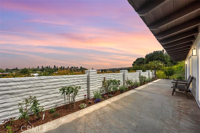 31 Oaktree Lane, Rolling Hills Estates CA: https://media.crmls.org/medias/35835685-b7b4-4a01-98a3-1b966e2391d1.jpg