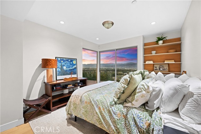 3631 Sunswept Drive, Studio City CA: https://media.crmls.org/medias/3583611f-e3d0-400e-9eb0-f7402f6aada6.jpg