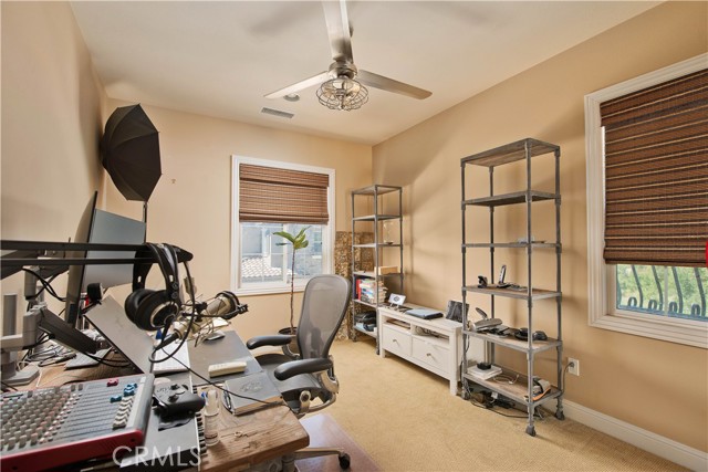 Detail Gallery Image 16 of 34 For 21953 Bella Vista Pl, Chatsworth,  CA 91311 - 4 Beds | 5 Baths