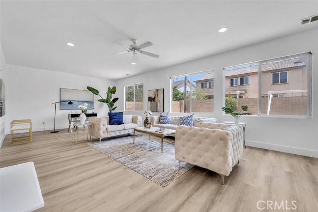 6556 Wells Springs Street, Eastvale CA: https://media.crmls.org/medias/358434a5-5959-4083-b199-72f8f701ab69.jpg