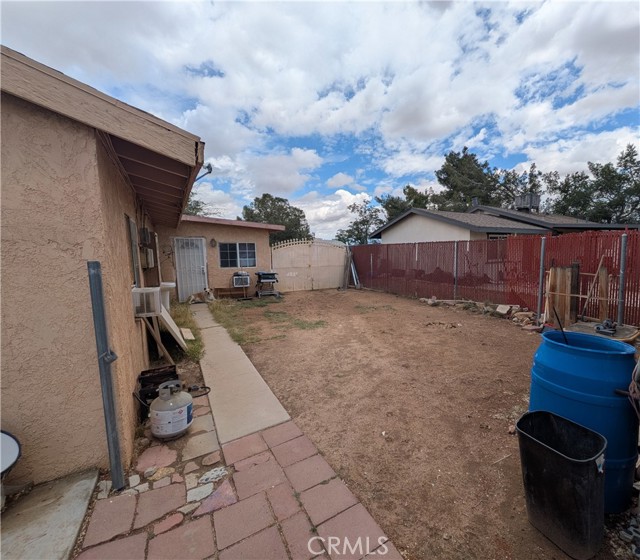 14136 Osage Road, Apple Valley CA: https://media.crmls.org/medias/35848406-e1f9-4123-b6af-d75c56938854.jpg