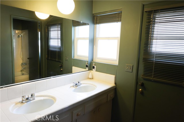 Detail Gallery Image 18 of 20 For 10035 Gierson Ave, Chatsworth,  CA 91311 - 4 Beds | 3 Baths
