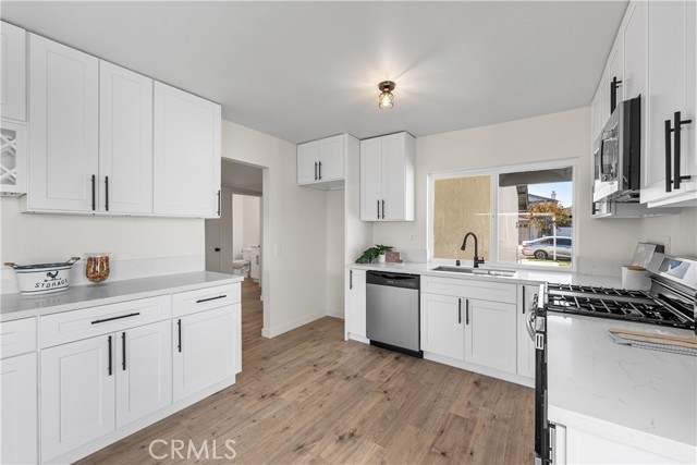 Detail Gallery Image 22 of 54 For 22015 Romar St, Chatsworth,  CA 91311 - 4 Beds | 3 Baths