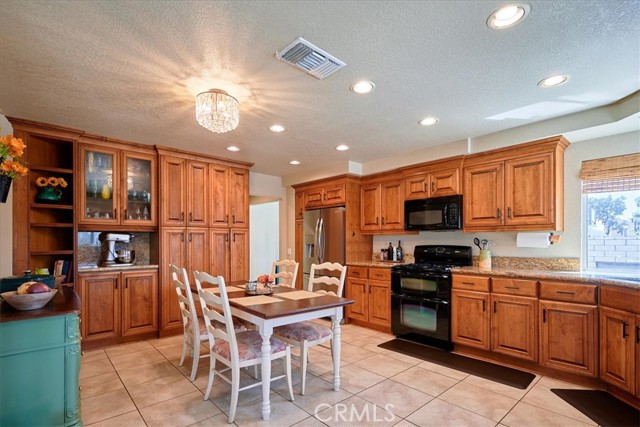 Detail Gallery Image 15 of 53 For 29023 Rosewood Ln, Highland,  CA 92346 - 5 Beds | 2/1 Baths