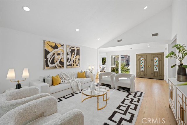 22846 Belquest Drive, Lake Forest CA: https://media.crmls.org/medias/35872d2a-59d1-476d-b6c4-68baf3e2058b.jpg