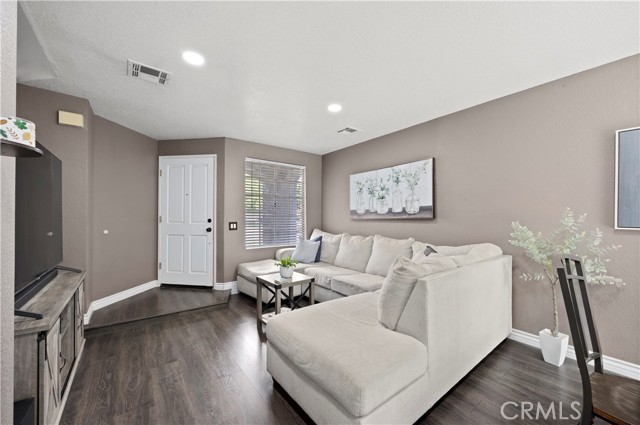 Detail Gallery Image 5 of 23 For 1992 Moonbeam Cir, Upland,  CA 91784 - 3 Beds | 2/1 Baths