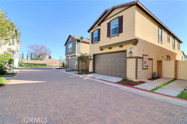 Detail Gallery Image 2 of 33 For 2076 E Sentinel Privado, Ontario,  CA 91764 - 4 Beds | 3 Baths