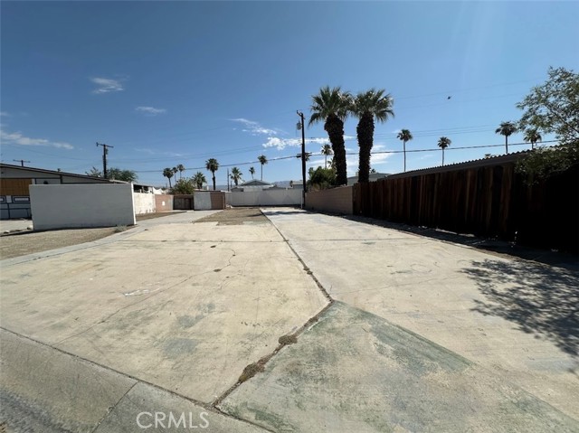 32060 Oakland, Thousand Palms CA: https://media.crmls.org/medias/3588acb2-1f05-4b4b-be28-ce0a218e1f59.jpg