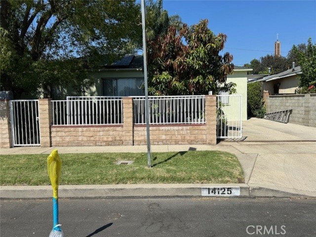 Detail Gallery Image 5 of 28 For 14125 Burton, Panorama City,  CA 91402 - 3 Beds | 2 Baths