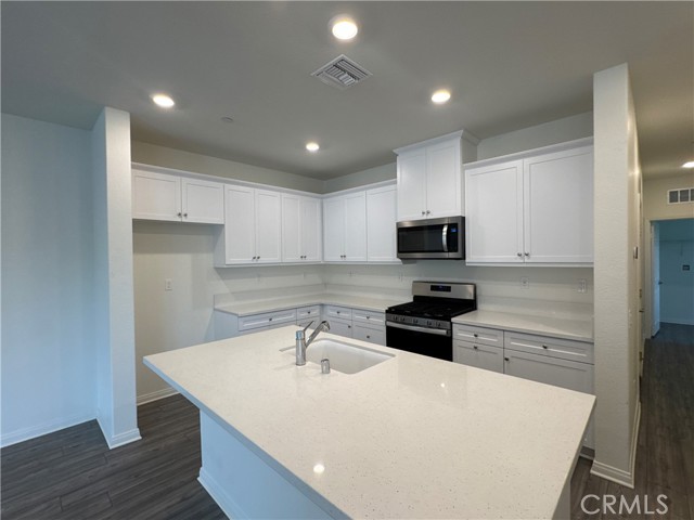 Detail Gallery Image 7 of 21 For 4011 E Coronado Privado, Ontario,  CA 91761 - 3 Beds | 2/1 Baths