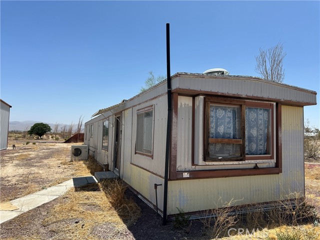 46363 Valley Center Road, Newberry Springs CA: https://media.crmls.org/medias/358b3081-92cd-4ede-b185-7e568dfd22fb.jpg