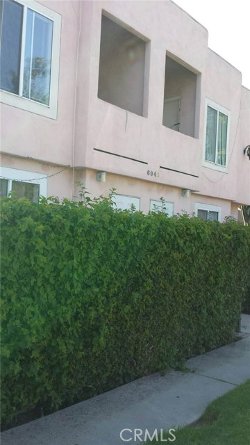 6047 Woodman Avenue photo 3