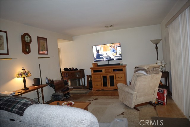 Detail Gallery Image 8 of 21 For 16624 Kelsloan St, Lake Balboa,  CA 91406 - 3 Beds | 1 Baths