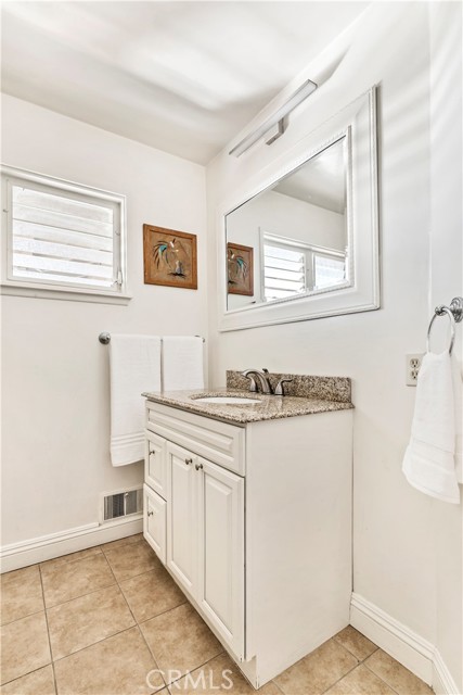 Detail Gallery Image 10 of 20 For 2 Vista Del Sol, Laguna Beach,  CA 92651 - 2 Beds | 2 Baths