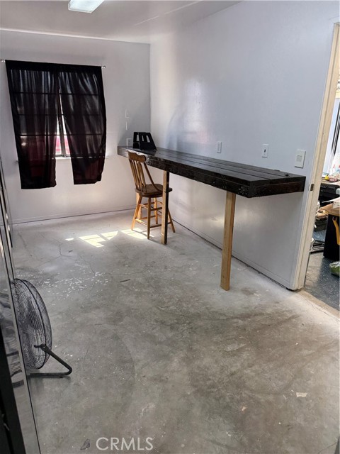 26489 Blue Water Road, Helendale CA: https://media.crmls.org/medias/358e34c8-6fc9-4b7f-88f5-2c30783a62bc.jpg