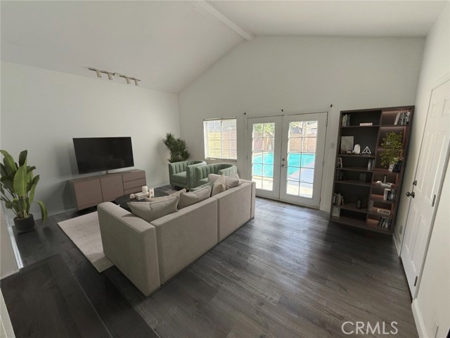 Detail Gallery Image 5 of 13 For 17526 Lemay St, Lake Balboa,  CA 91406 - 3 Beds | 2 Baths