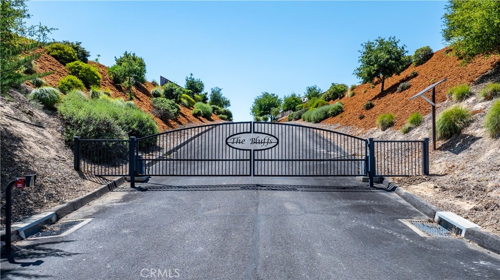 https://media.crmls.org/medias/358e7691-cc1e-4d16-afe0-ed909fde5171.jpg?preset=X-Large